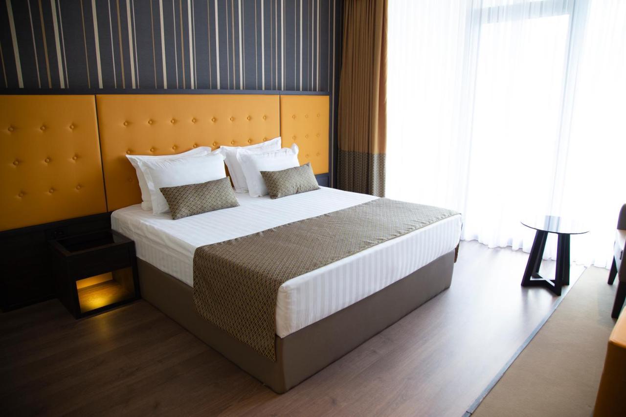 Hotel Lakeside Vermice Екстериор снимка